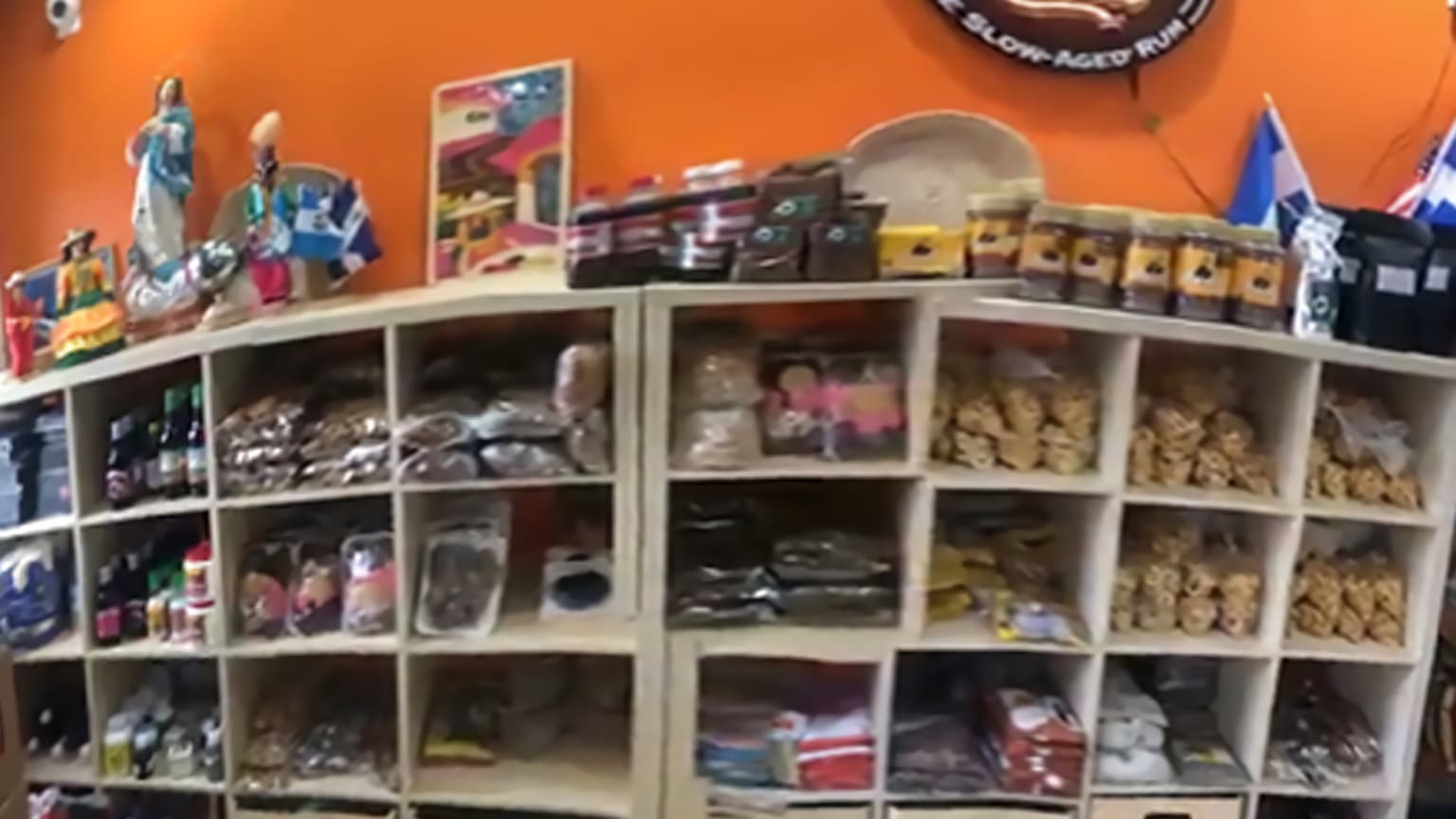 Productos nicaragüenses importados cada semana en la tienda MTOM en Los Ángeles